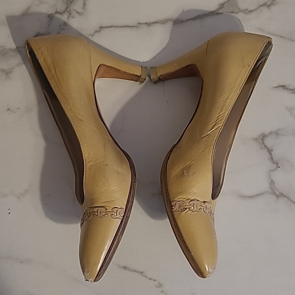 Chanel Vintage 1980's Golden Yellow Leather Pointed Toe Pumps Heels Wmn 6 - Picture 5 of 16